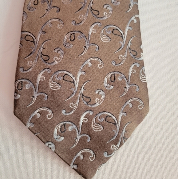 Murano Hand Tailored Silk Tie and Pocket Square Tan Gray - Picture 4 of 7